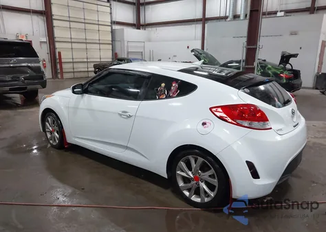 2016 Hyundai Veloster z USA, uszkodzony, nr VIN KMHTC6AD1GU283581